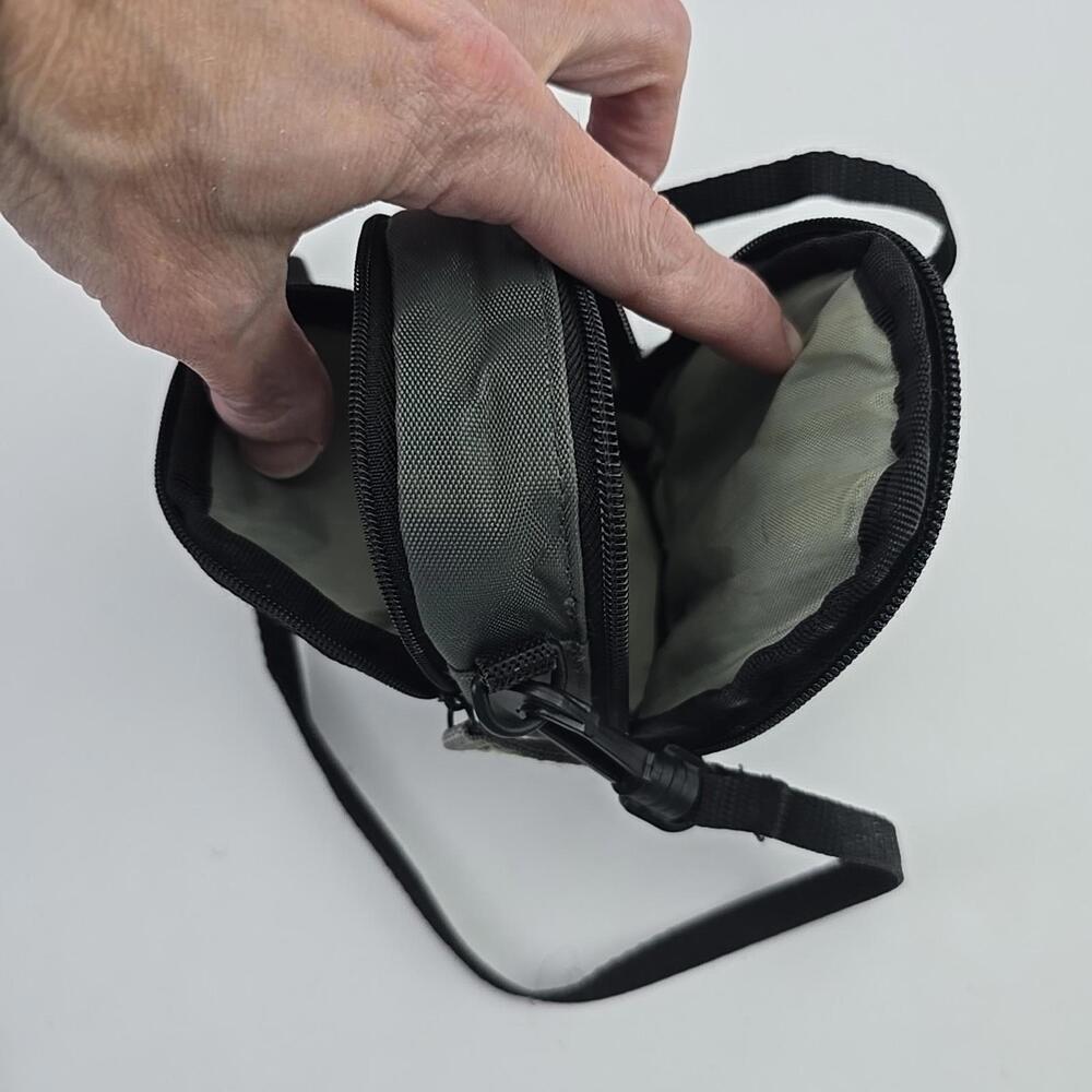 Case Logic Black Compact Camera Pouch Nylon, Padded, Belt Loop - Picture 4 of 11